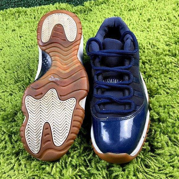 Athletic_Shoes